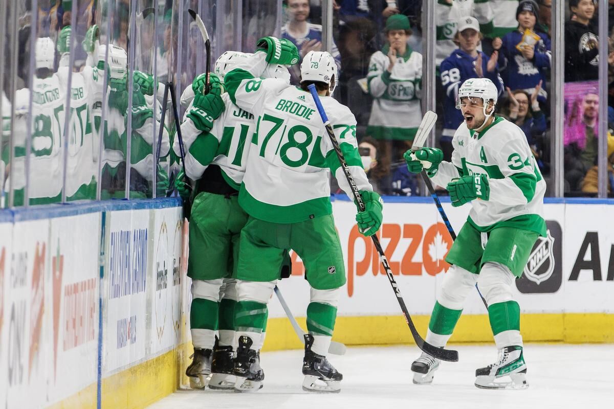 Leafs make it look easy being green in win over Hurricanes