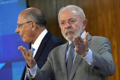 Trump's tariff threat pushes Lula's popularity and worsens legal troubles for Brazil's ex-leader