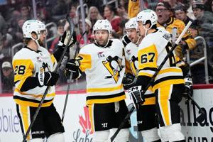 Bryan Rust and Yegor Chinakhov send the streaking Penguins past the Red Wings, 4-1