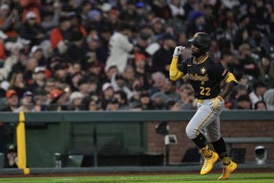 McCutchen's homer sends Pirates to 6-5 win on night of Giants' top pitching prospect's debut