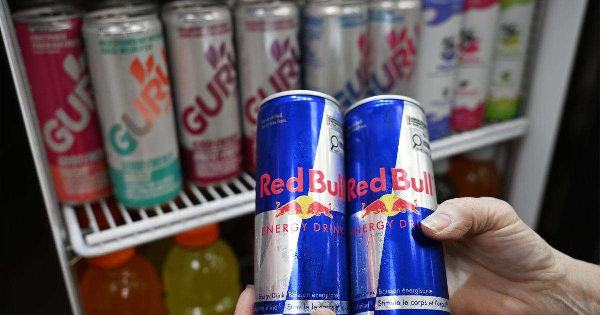 Das Mischen von Energy-Drinks und Alkohol kann zu einem Zustand der ...