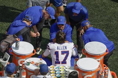 Bills' Josh Allen leaves game for 2 plays with a bloody nose after being hit in the face vs. Jets