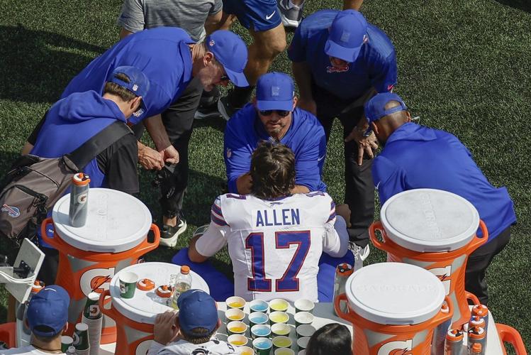 Bills' Josh Allen leaves game for 2 plays with a bloody nose after being hit in the face vs. Jets