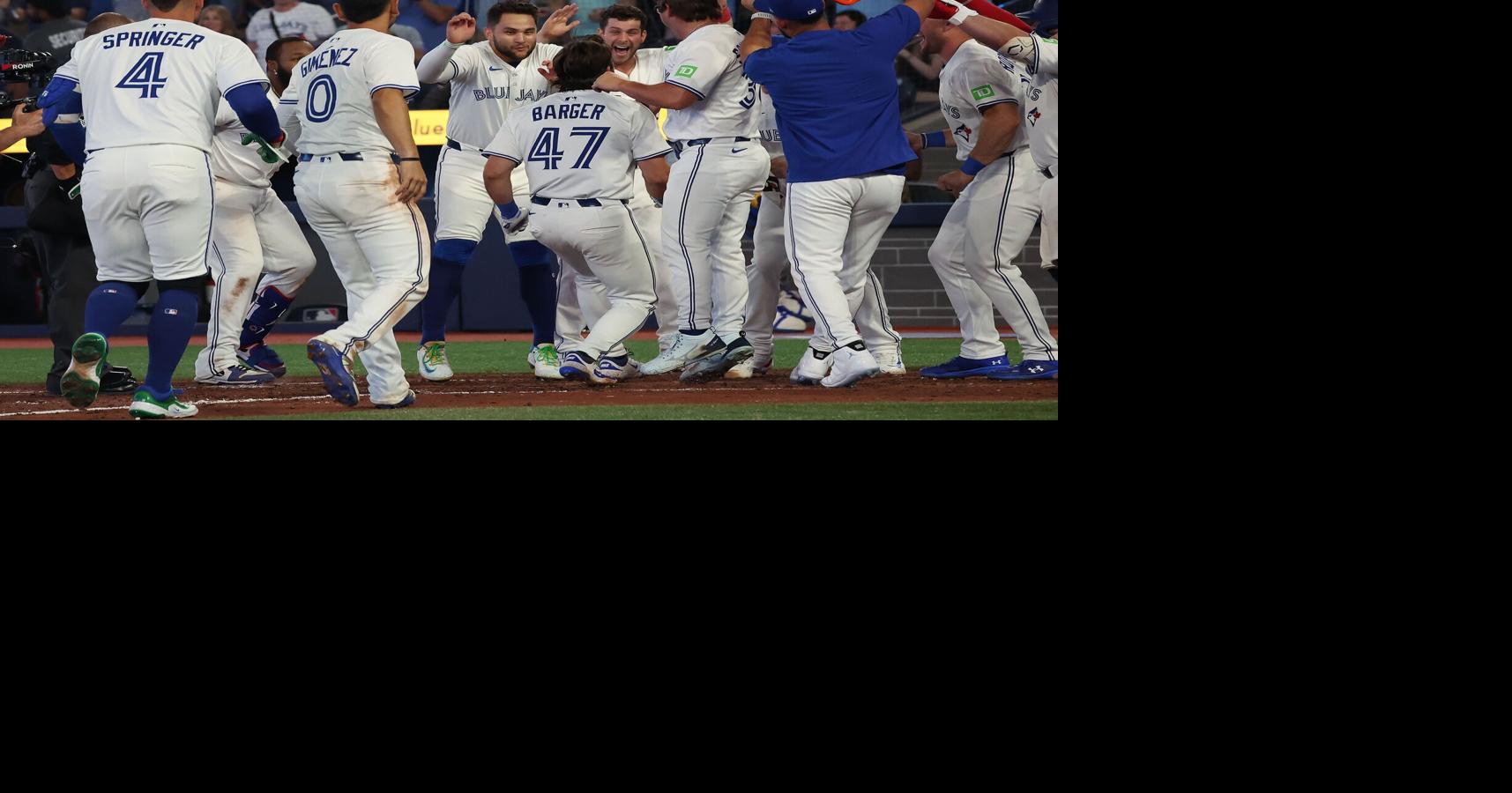 Jays snap losing streak with back-to-back homers in ninth