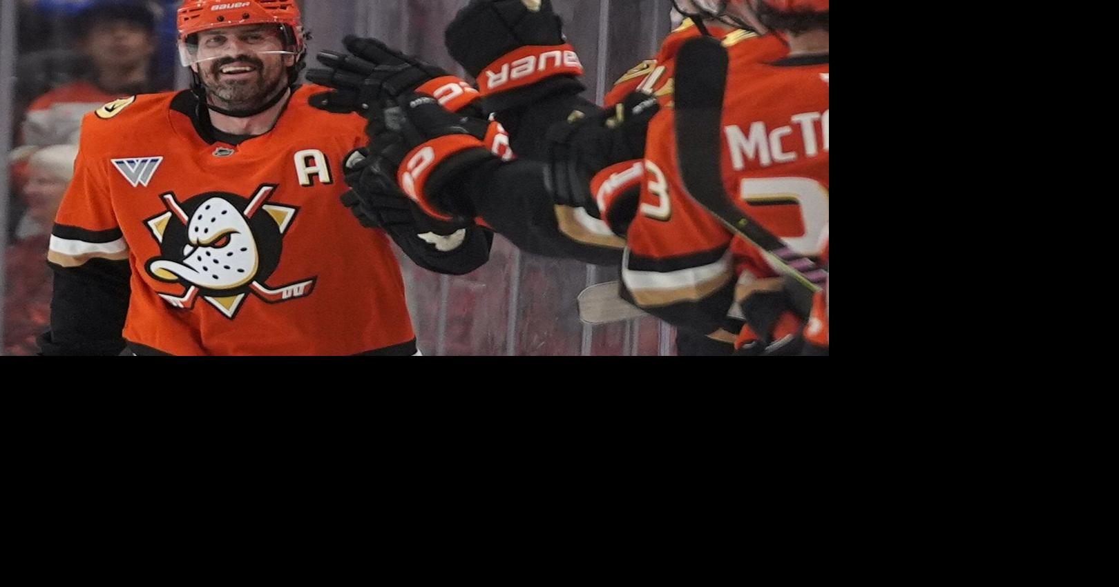 Ducks hold off Rangers 5-3 for 4th straight win following 9-game losing streak