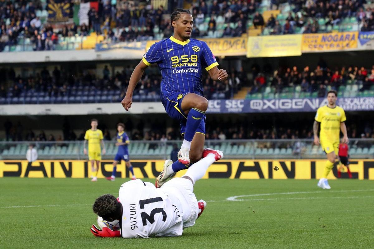 Een overzicht van een moderne online casino interface met spellen en promoties