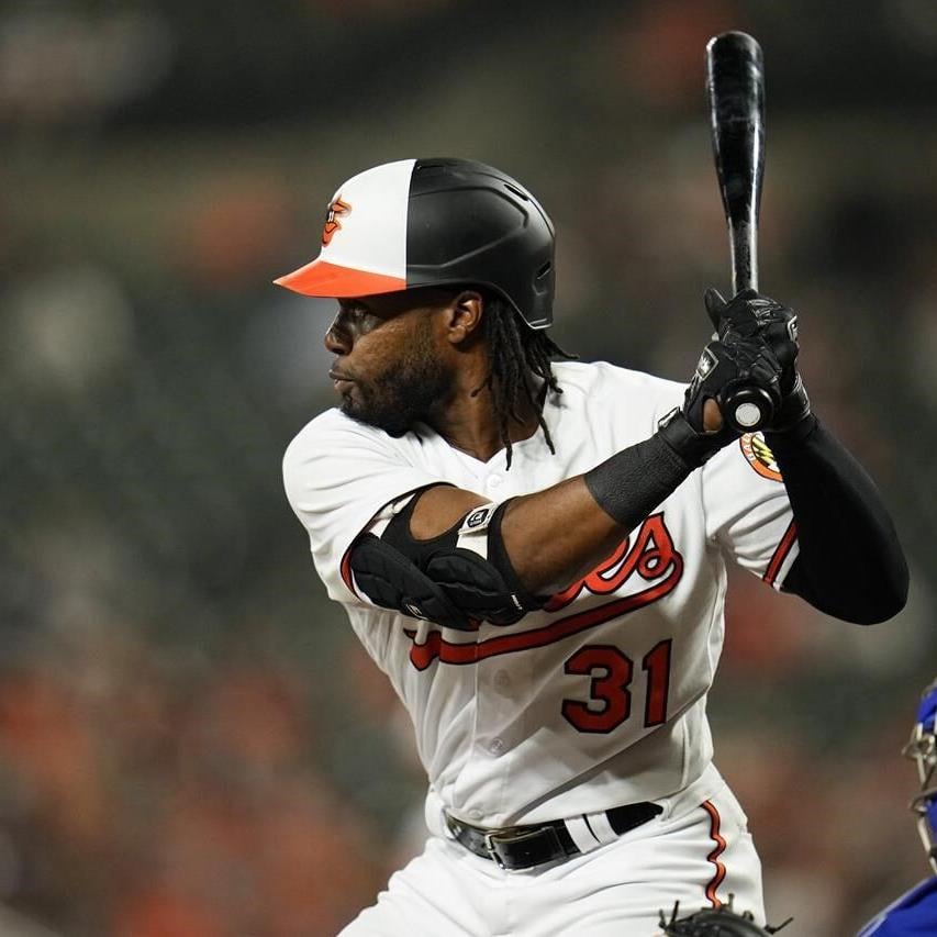 Santander and Mullins HRs help first-place Orioles beat Berríos