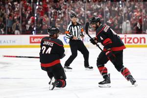 Golden Knights vs. Hurricanes: Carolina steals Game 2 of Stanley Cup final in frantic finish