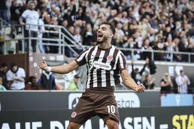 St. Pauli beats Augsburg 2-1 to stay unbeaten in Bundesliga