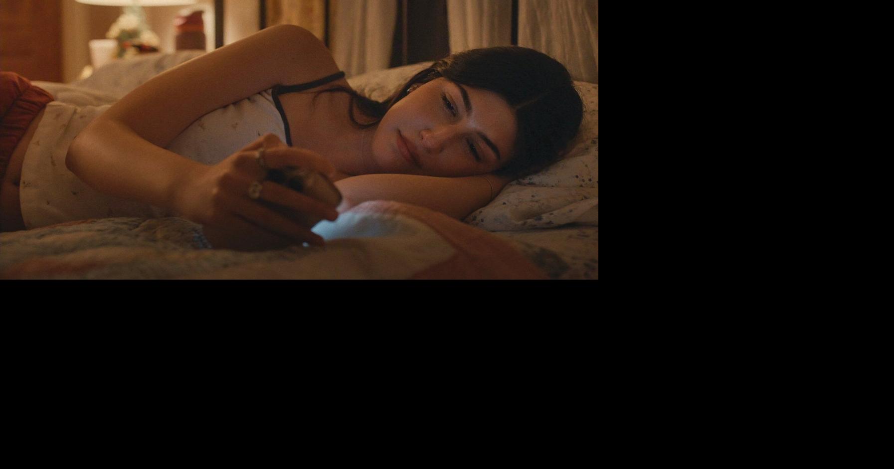 Movie Review: Sunny Sandler is sweet – and sunny – in theater-kid dramedy 'Don't Say Good Luck'