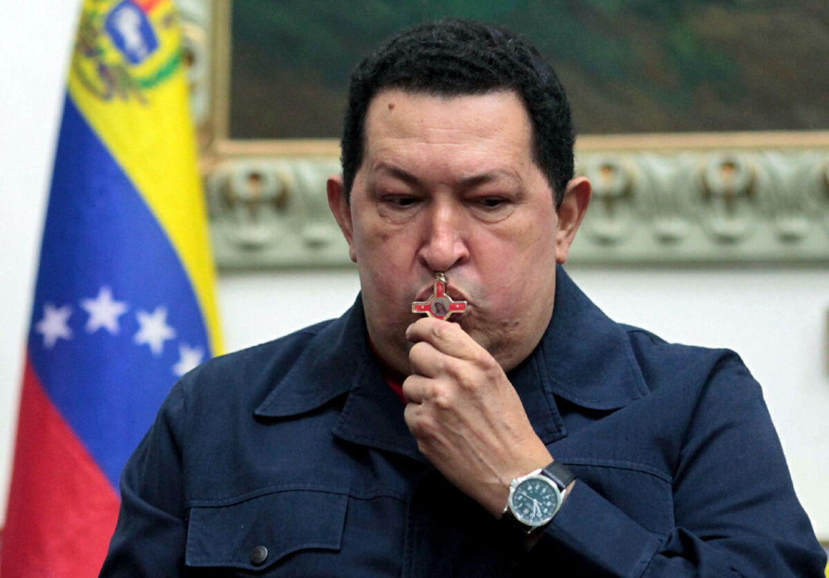 Hugo Chavez flies to Cuba for another cancer operation