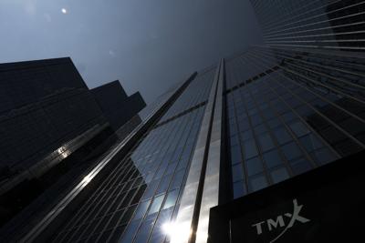S&P/TSX composite ticks higher Thursday morning, U.S. markets mixed