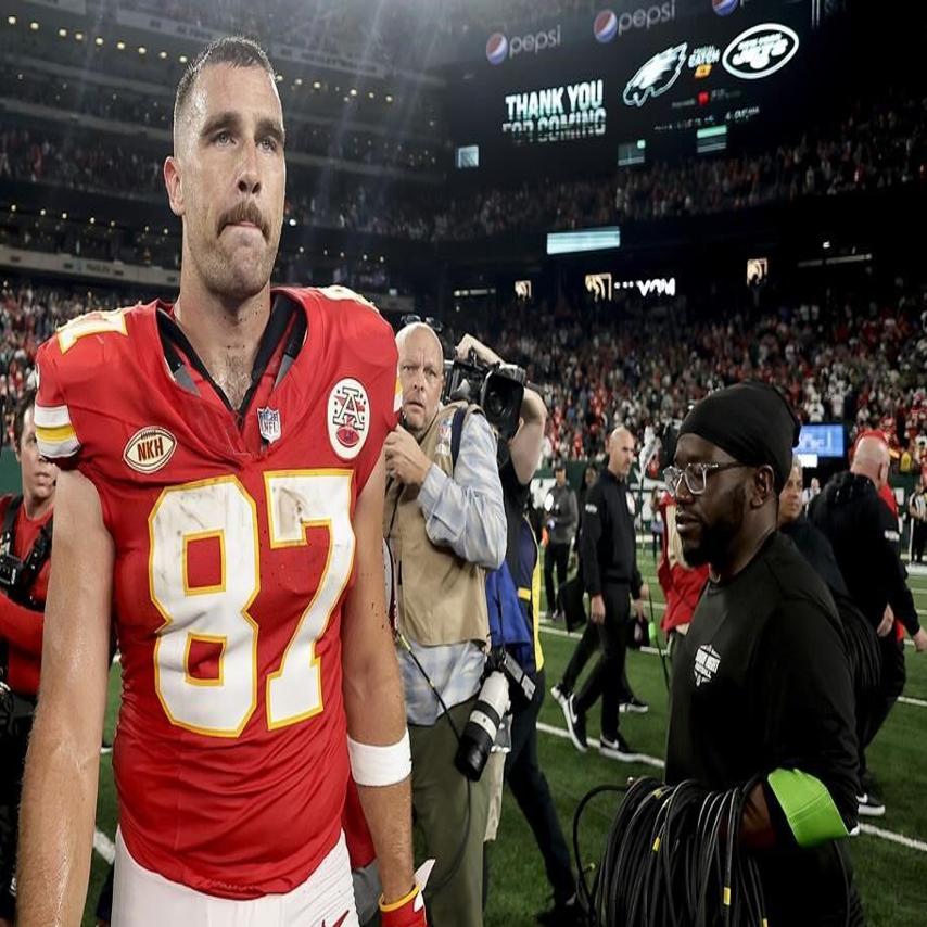 NFL - The Kansas City Chiefs TE Travis Kelce swaps jerseys with