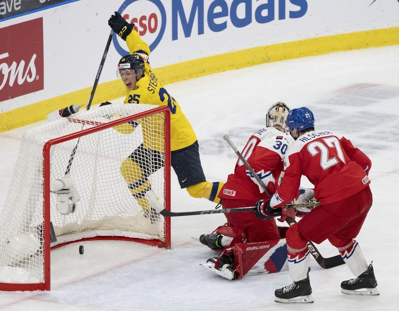 Canucks Prospect Lekkerimaki Leads Hosts Sweden Into World Junior Semis ...