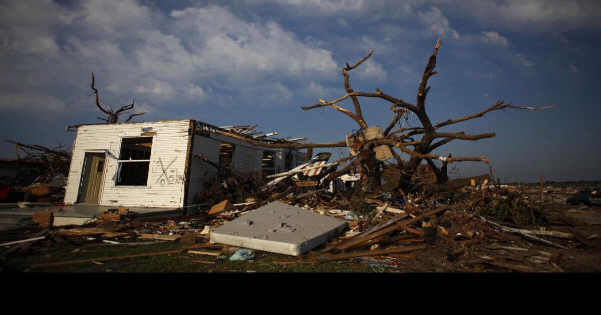 10 people still missing after Joplin tornado; bodies of 120 identified