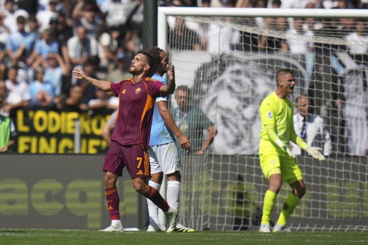 Homegrown Pellegrini scores derby winner after being stripped of Roma's captaincy