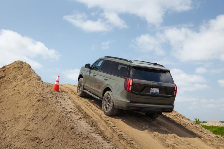 1-2025-Ford-Expedition-Tremor.jpg