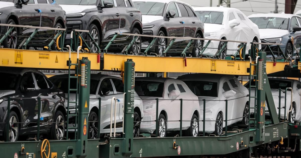 Trump eases tariff impact on U.S. automakers with executive order Tuesday