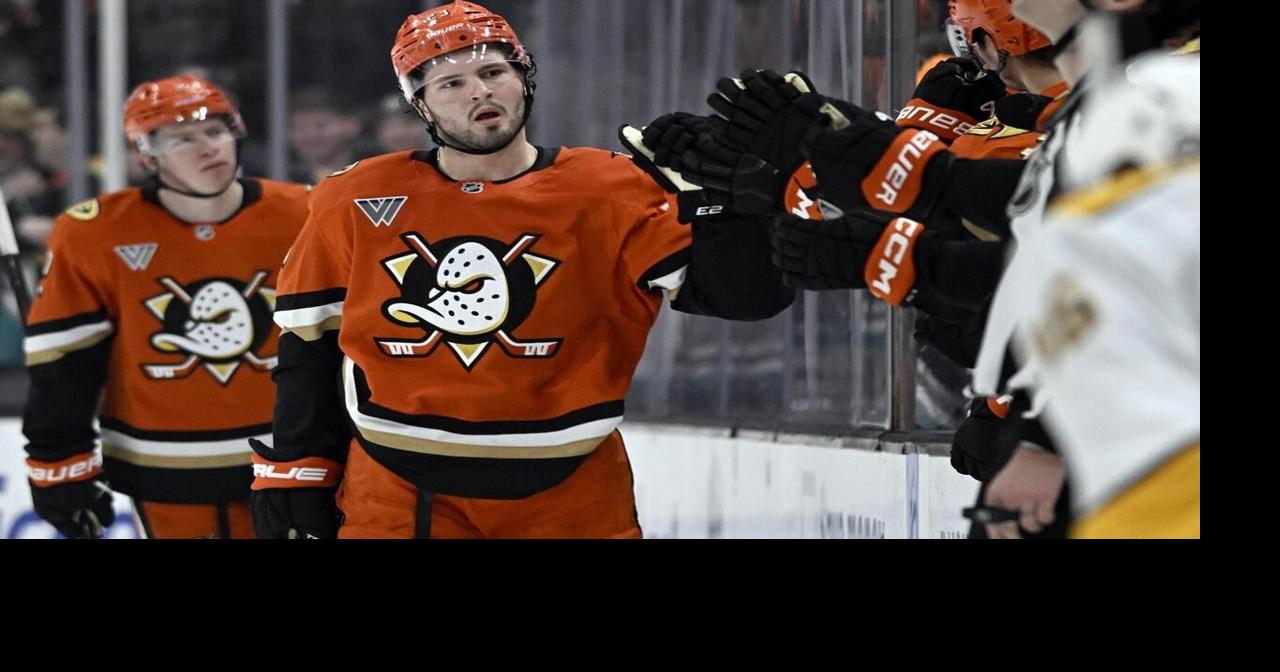 Mason McTavish has 2nd straight 2-goal game as Ducks snap Predators' 5-game winning streak, 5-2