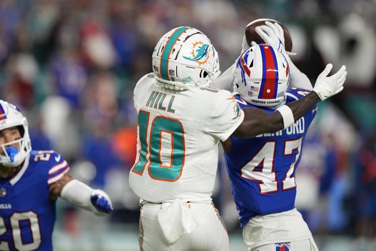 Josh Allen rallies Bills for 21-14 win over Dolphins. Buffalo secures No. 2 seed in AFC
