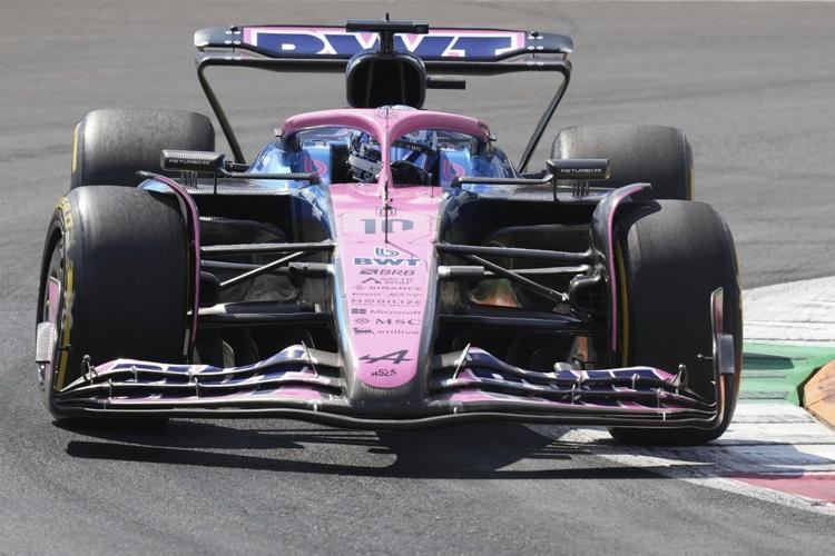 Pierre Gasly signs contract extension with Alpine through 2028