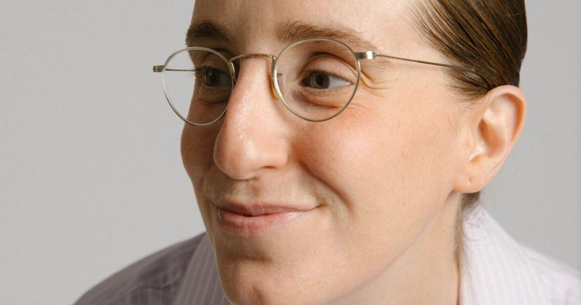 Standup Robby Hoffman on her worst Toronto gigs, her accountant origins and wife Gabby Windey