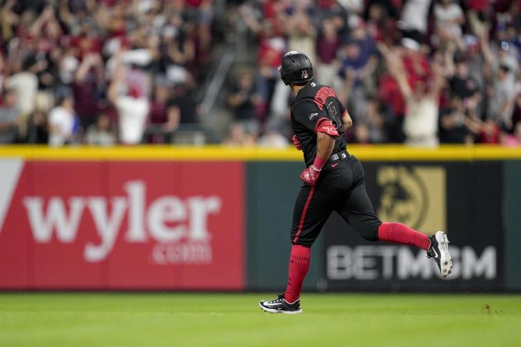 Encarnacion-Strand hits walk-off homer, Reds beat Blue Jays 1-0