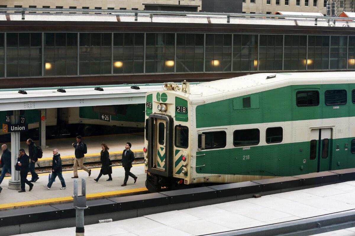 GO train service resumes on Lakeshore West line