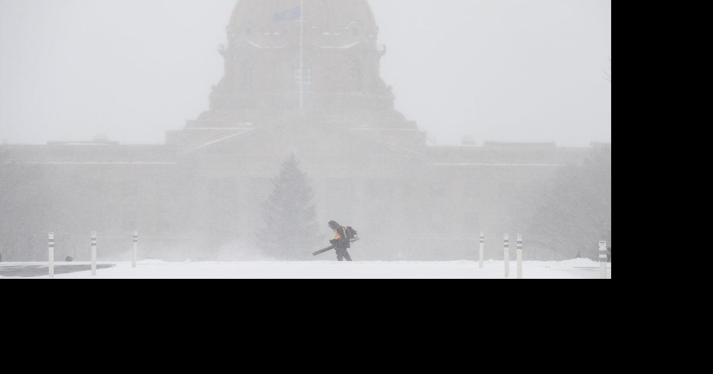 Wind and snow hammers Prairie provinces, causing car crashes and flight delays