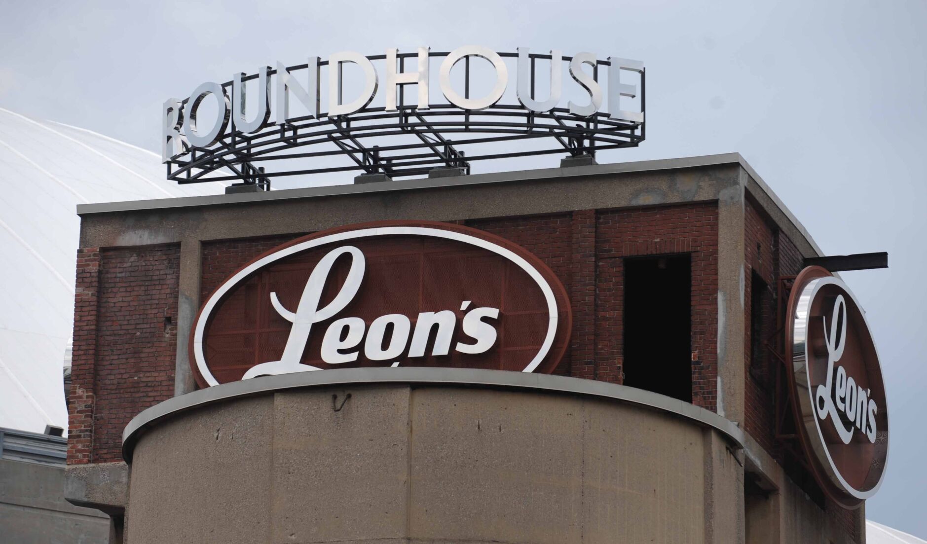 Leon furniture near deals me