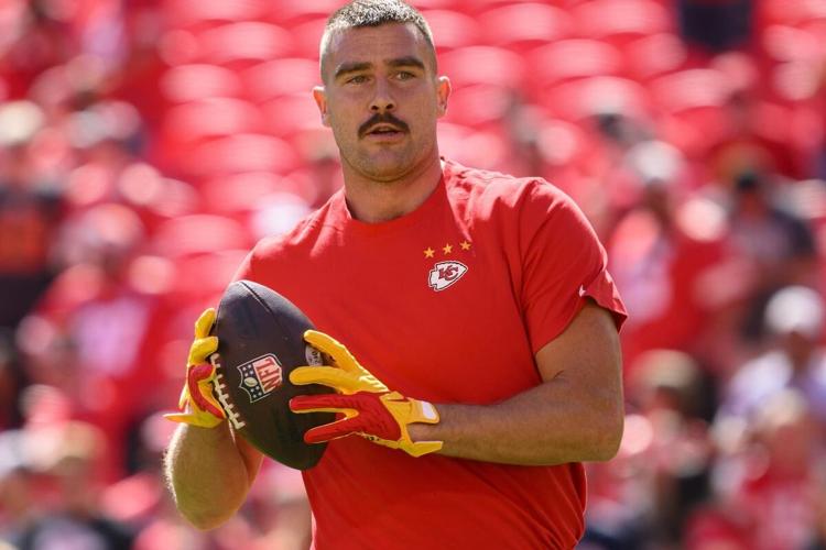 Taylor Swift and Travis Kelce debut at Kansas City NFL game