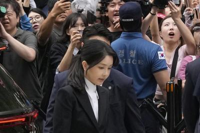 South Korean investigators seek arrest of wife of jailed ex-President Yoon