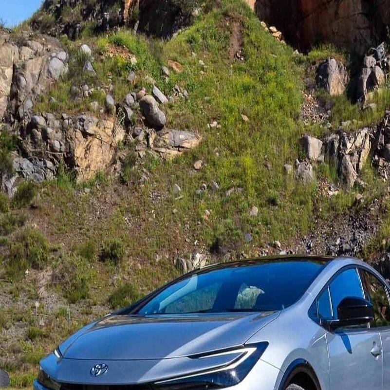 2023 prius liftback dos