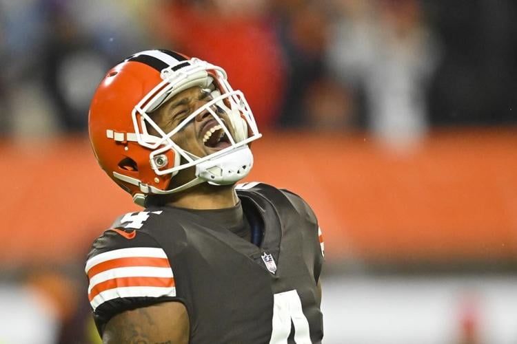 Watson throws for TD, wins home debut as Browns down Ravens