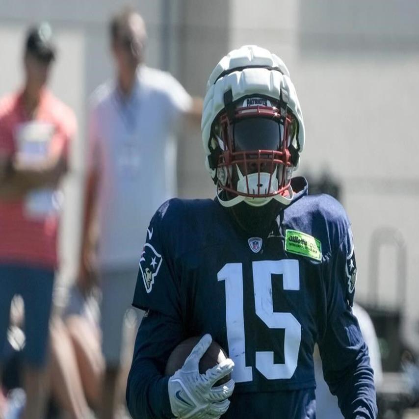 Why Does Ezekiel Elliott Wear a Small 'Crop Top' Jersey?