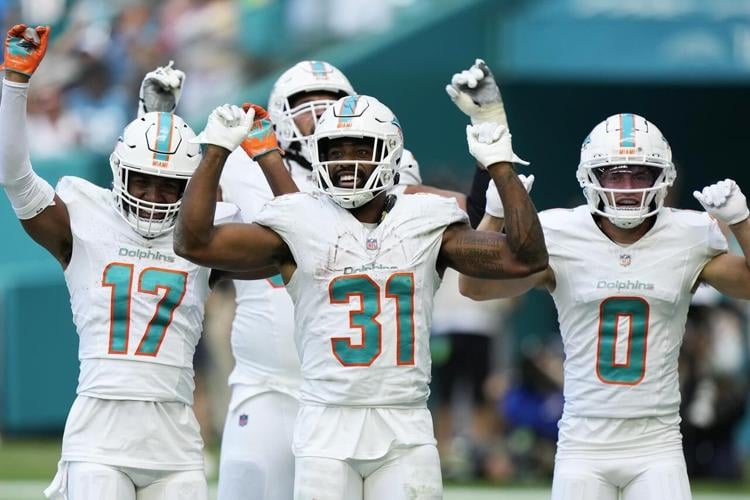 Tyreek Hill, Miami Dolphins Flex Touchdown Celebrations in Win Over  Carolina Panthers