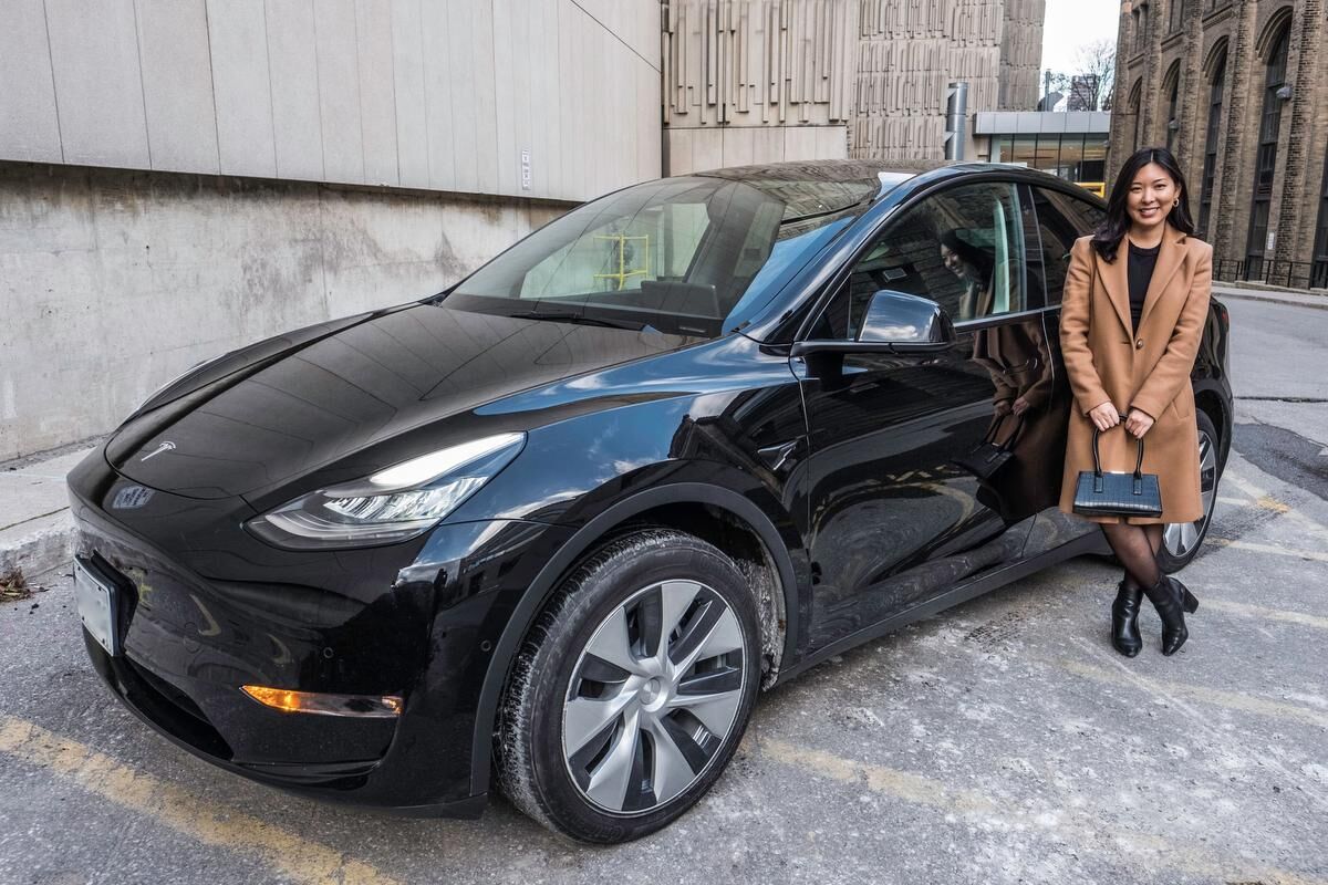 Tesla on sale solid black