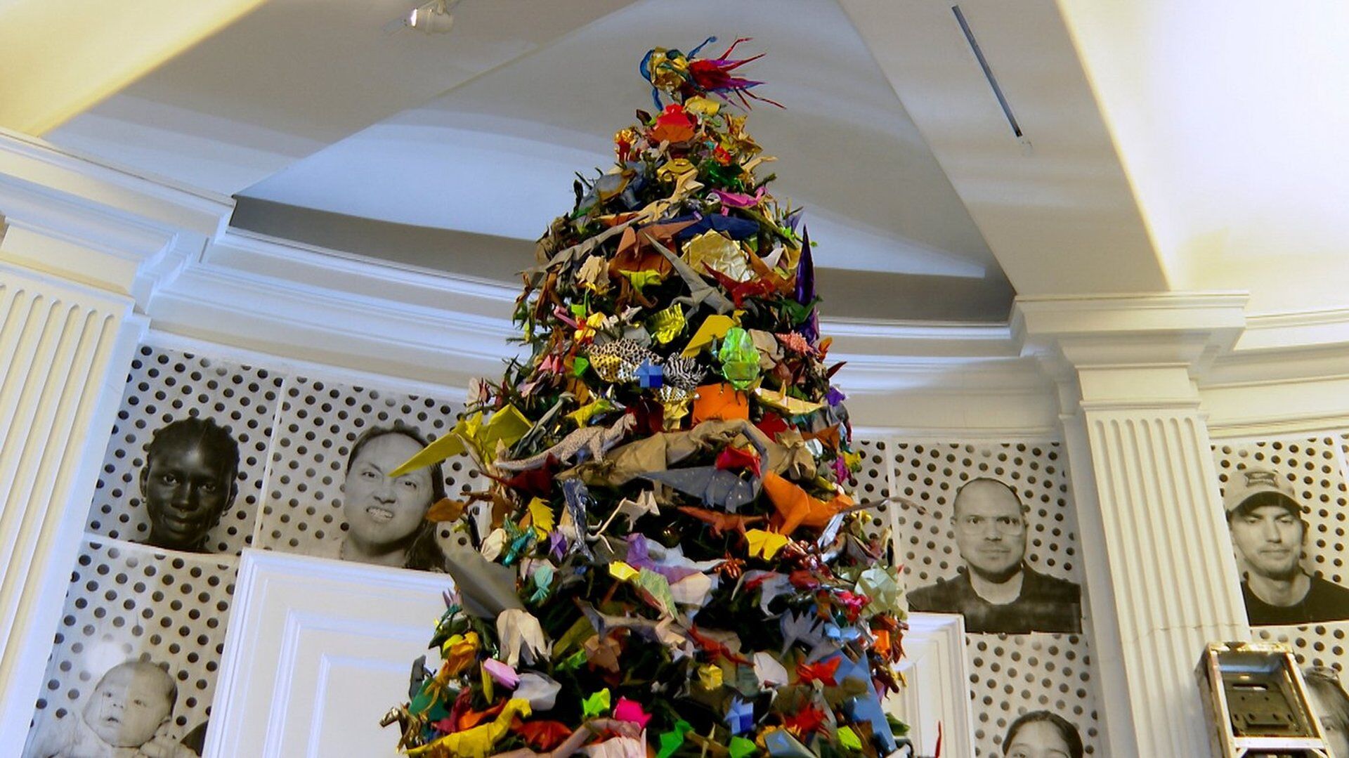 Holiday tree featuring thousands of origami works opens at NYC's ...