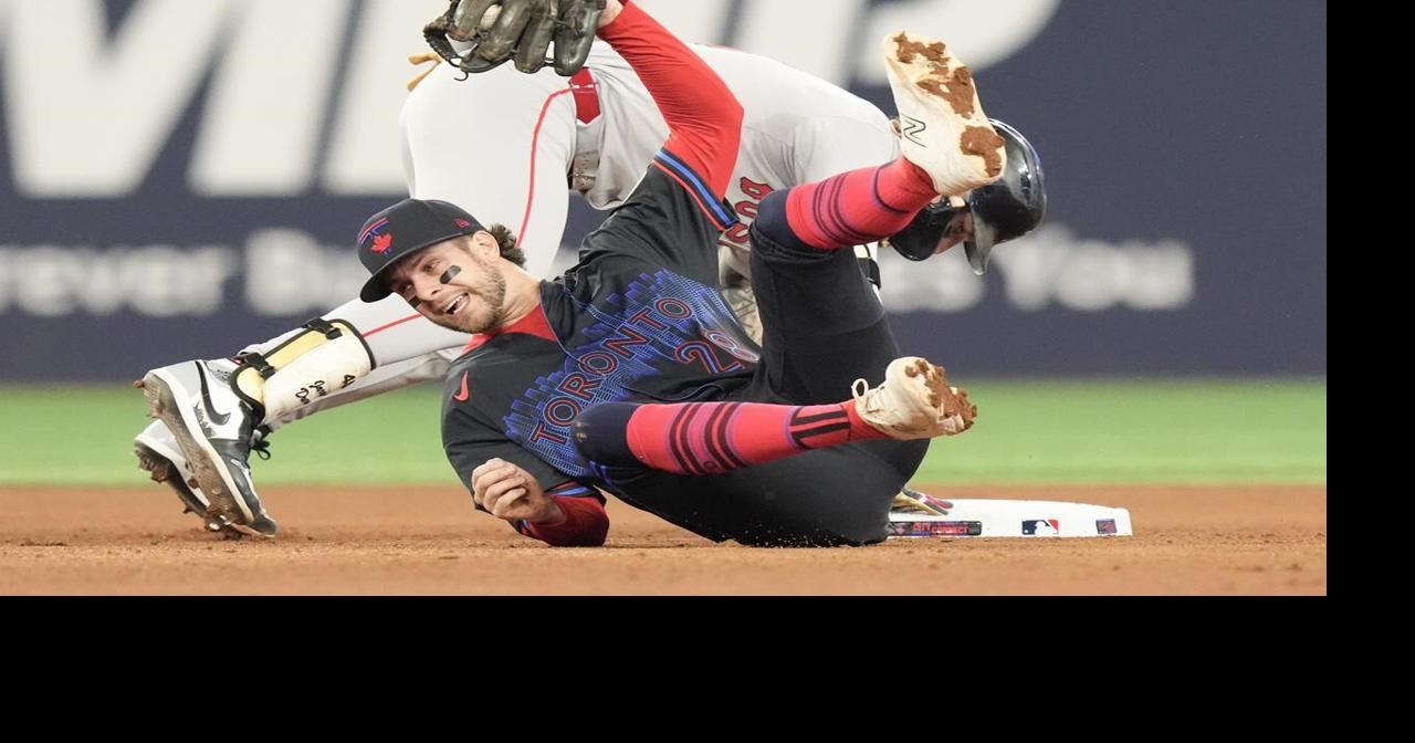 Red Sox keep playoff hopes alive, beat Blue Jays 4-1