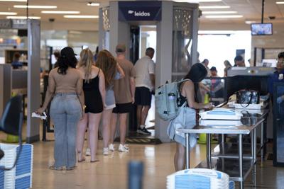 Canada to 'align' with U.S. airport screening rules as TSA drops shoes-off policy