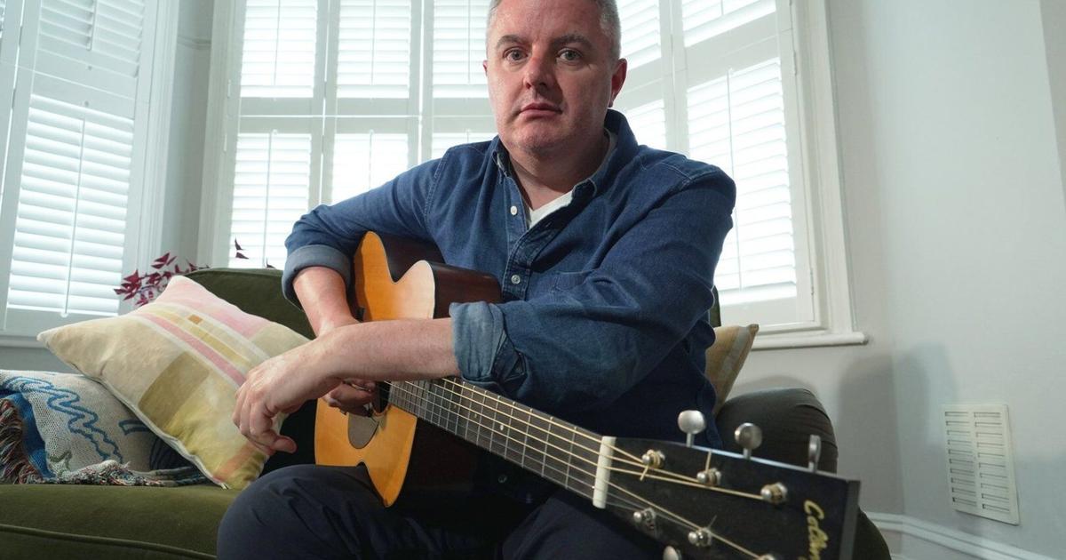 Musician with Parkinson's uses AI to finish album