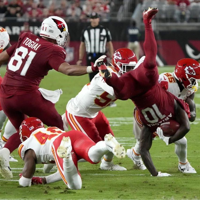 Mahomes throws a touchdown pass as Chiefs roll to 38-10 preseason win over  the Cardinals