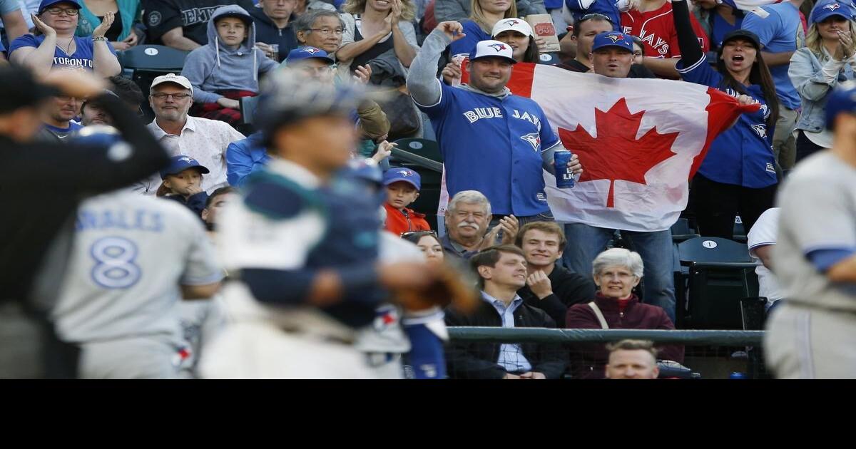 Mariners pitcher Paul Sewald reacts to Blue Jays merchandise being sold at  team store: What the hell