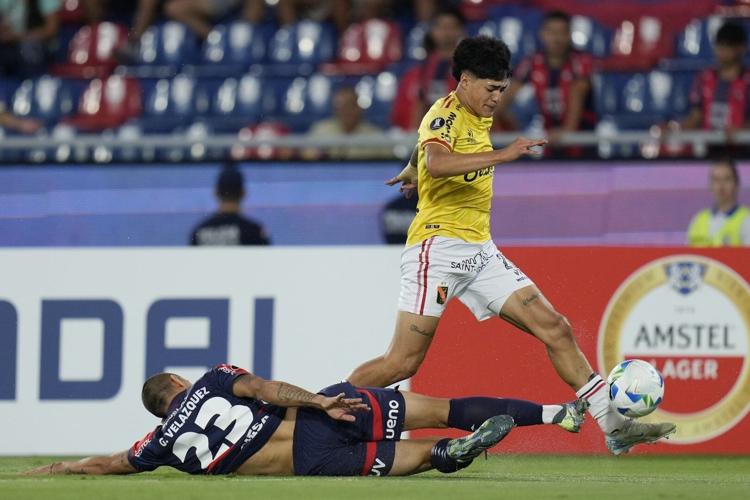 Vancouver Whitecaps acquire playmaking midfielder Kenji Cabrera from Peruvian club