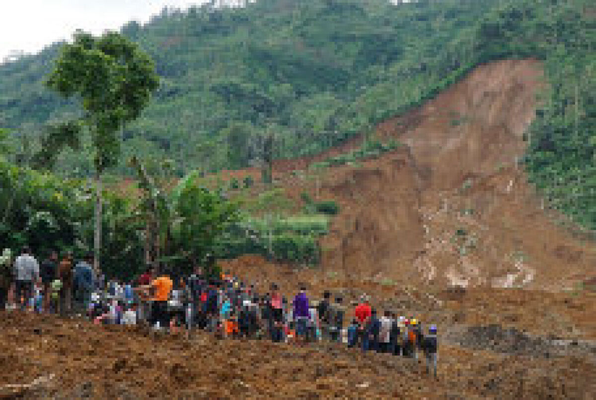 Landslide in Indonesia kills at least 18, leaves 90 missing pic