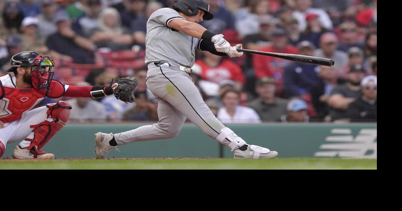 White Sox score 5 runs in the 9th and avoid a series sweep with 7-2 comeback win over the Red Sox