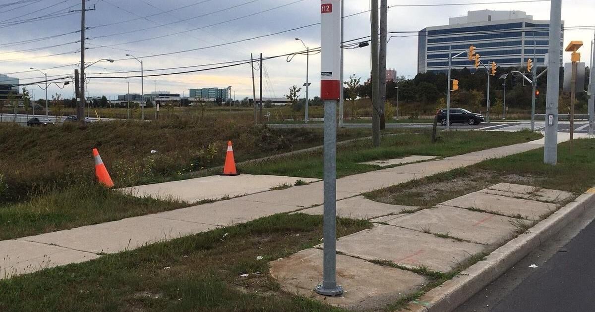 Missing transit shelters at Eglinton and Renforth leave bus riders cold ...