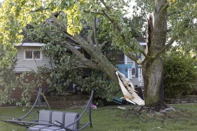 Severe thunderstorms down trees, knock out power to thousands across parts of Great Lakes region