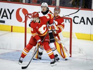 Coronato scores twice, unbeaten Flames edge Blackhawks 3-1