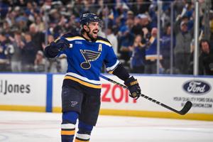 Blues score three 2nd period goals to beat Jets 5-1 and tie series 2-2 Sunday